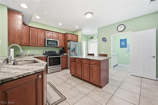 574 Lakeview Blvd. Boulevard, Lake Milton, OH 44429