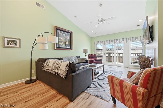 574 Lakeview Blvd. Boulevard, Lake Milton, OH 44429