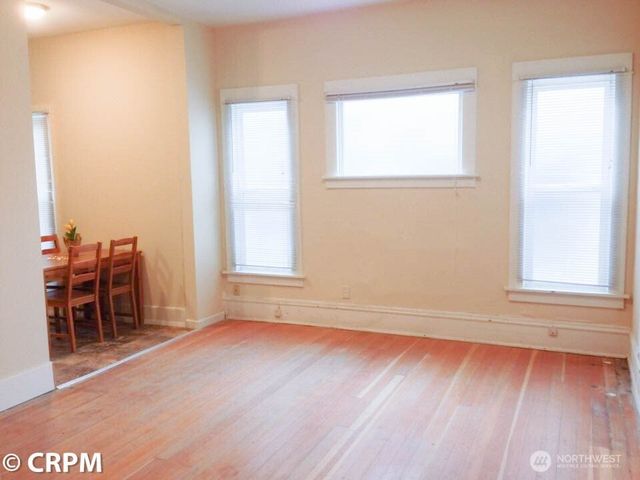 5211 19th Avenue NE, Seattle, WA 98105
