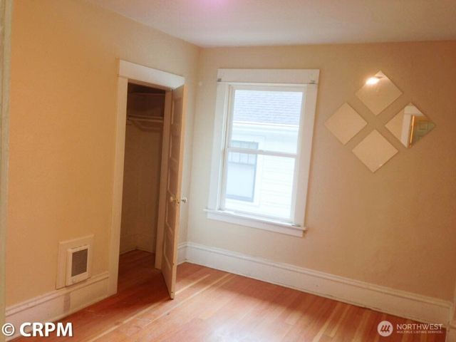 5211 19th Avenue NE, Seattle, WA 98105