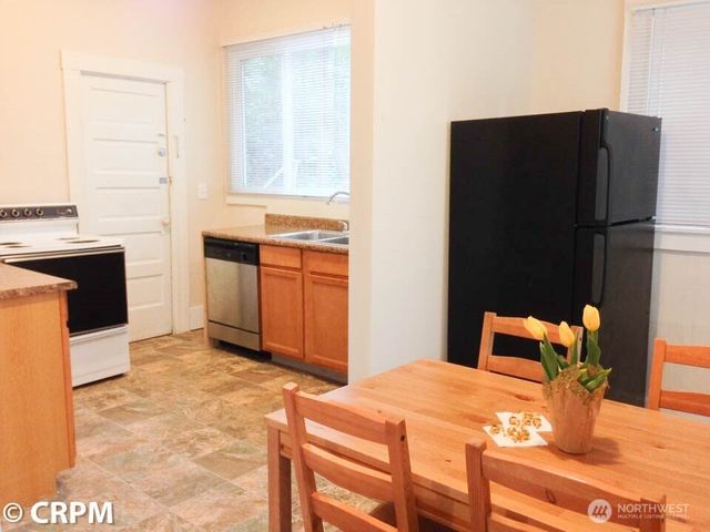 5211 19th Avenue NE, Seattle, WA 98105