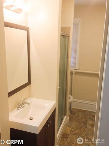 5211 19th Avenue NE, Seattle, WA 98105