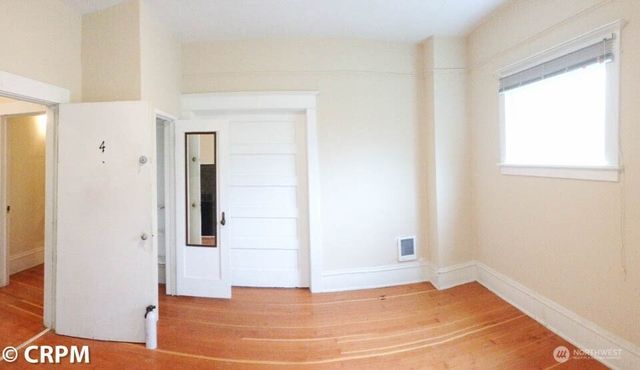 5211 19th Avenue NE, Seattle, WA 98105