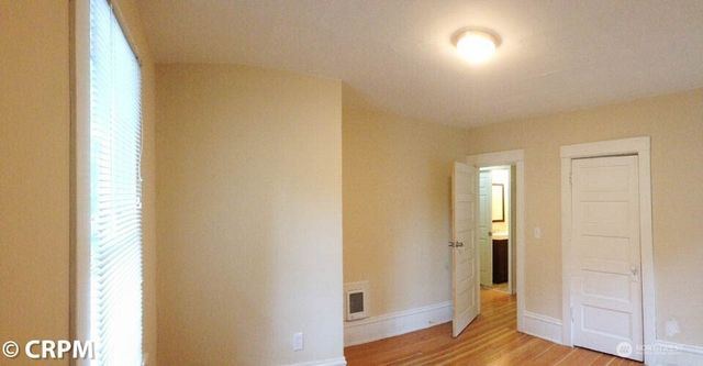 5211 19th Avenue NE, Seattle, WA 98105