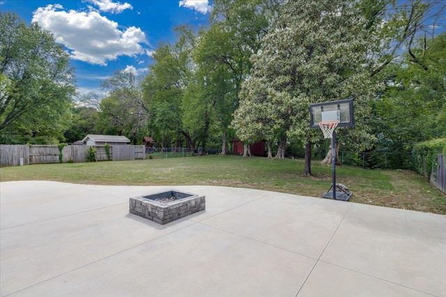 1231 Dry Creek Dr, Derby, KS 67037