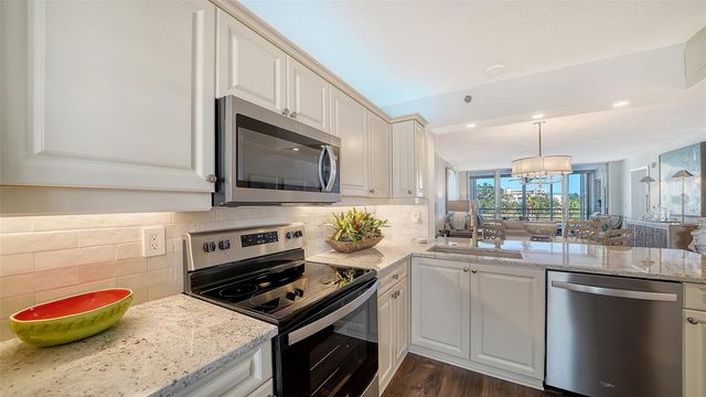 4530 PINEBROOK CIRCLE 302, Bradenton, FL 34209