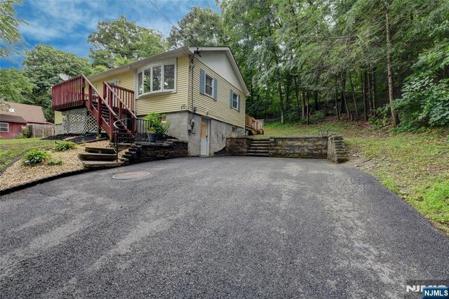 101 Old Clove Road, Sussex, NJ 07461