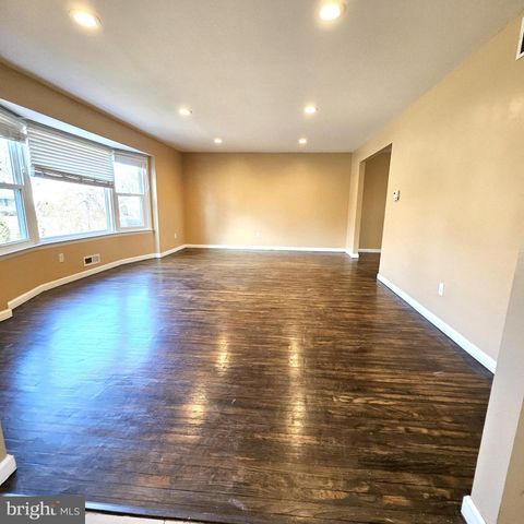 11 STRATHMORE DR, Cherry Hill, NJ 08003