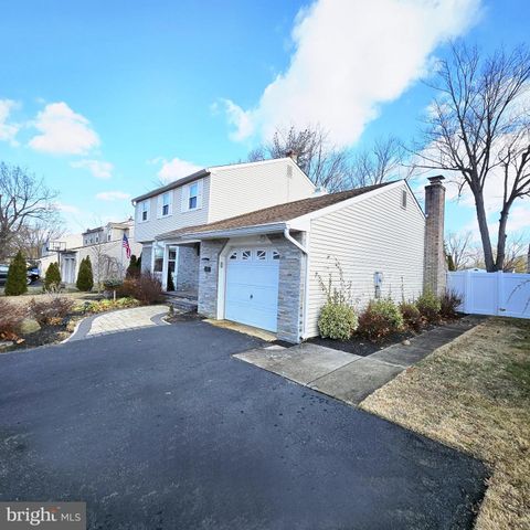 11 STRATHMORE DR, Cherry Hill, NJ 08003