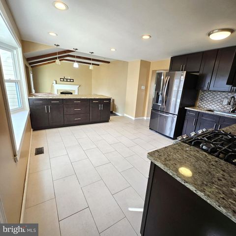 11 STRATHMORE DR, Cherry Hill, NJ 08003