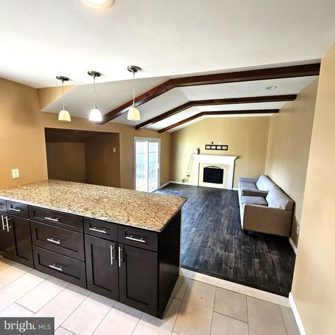 11 STRATHMORE DR, Cherry Hill, NJ 08003