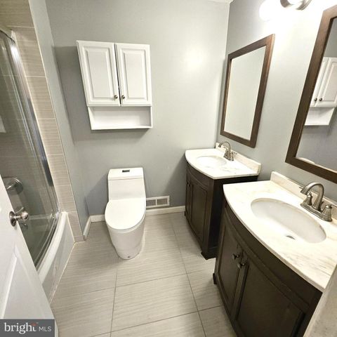 11 STRATHMORE DR, Cherry Hill, NJ 08003