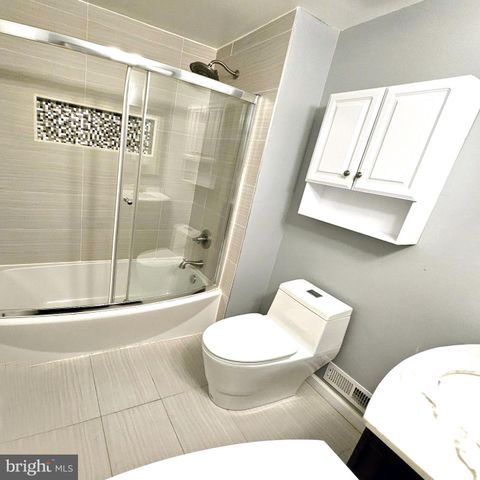 11 STRATHMORE DR, Cherry Hill, NJ 08003