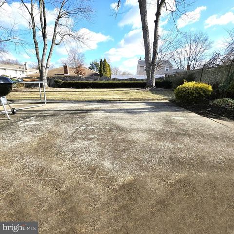 11 STRATHMORE DR, Cherry Hill, NJ 08003