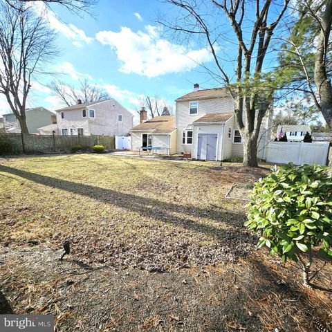 11 STRATHMORE DR, Cherry Hill, NJ 08003