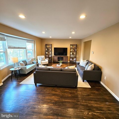 11 STRATHMORE DR, Cherry Hill, NJ 08003