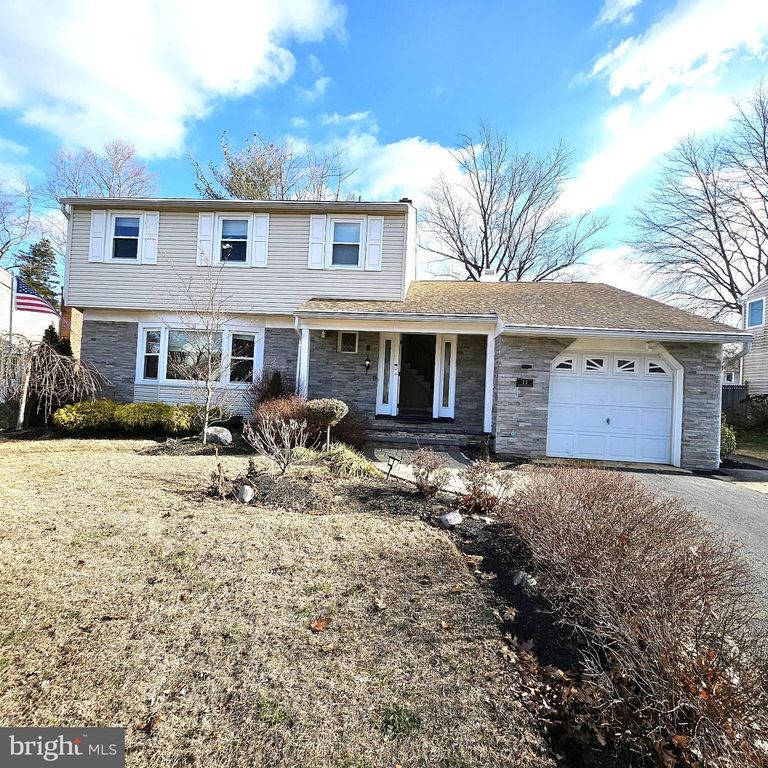 11 STRATHMORE DR, Cherry Hill, NJ 08003
