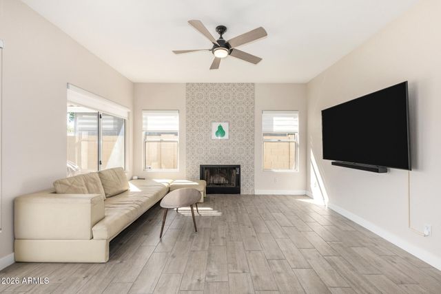 4643 E MICHELLE Drive, Phoenix, AZ 85032