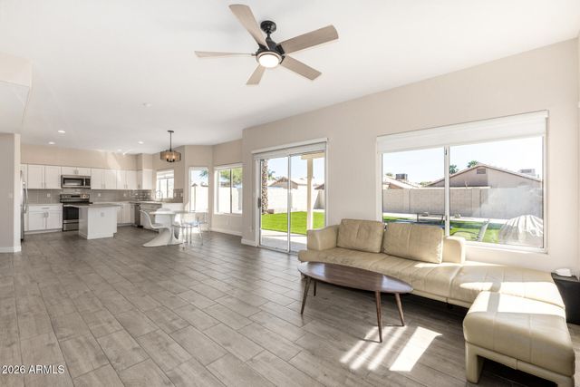 4643 E MICHELLE Drive, Phoenix, AZ 85032