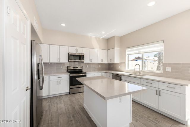 4643 E MICHELLE Drive, Phoenix, AZ 85032