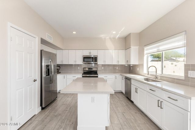 4643 E MICHELLE Drive, Phoenix, AZ 85032