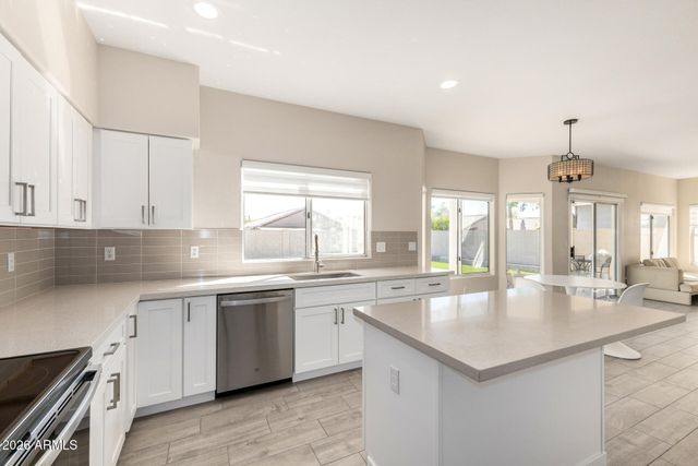 4643 E MICHELLE Drive, Phoenix, AZ 85032