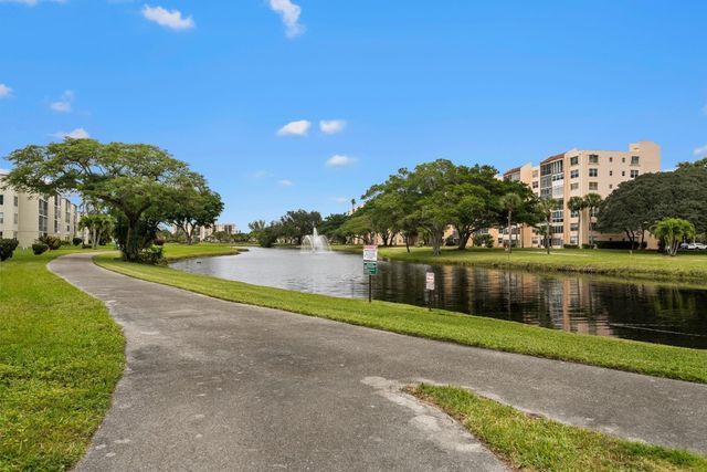 10 Willowbrook Lane 108, Delray Beach, FL 33446