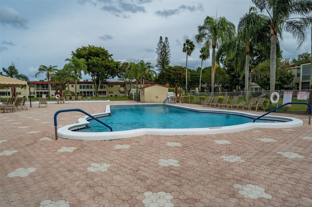 10 Willowbrook Lane 108, Delray Beach, FL 33446
