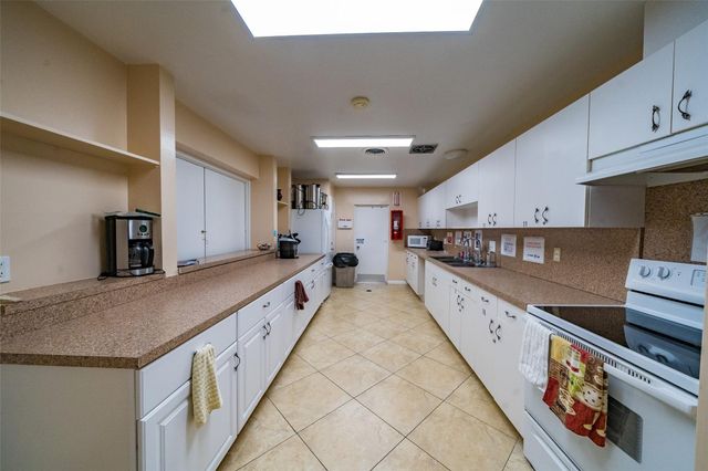 10 Willowbrook Lane 108, Delray Beach, FL 33446