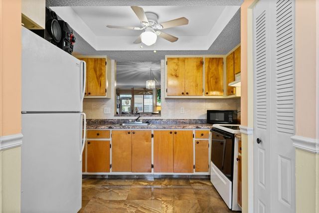 10 Willowbrook Lane 108, Delray Beach, FL 33446