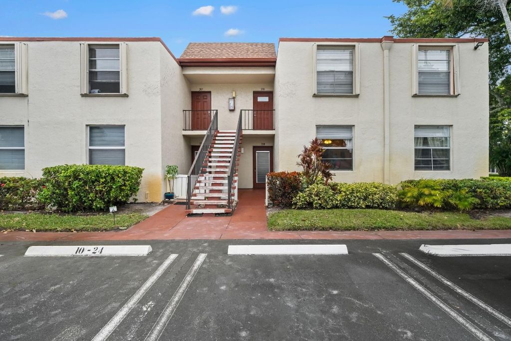 10 Willowbrook Lane 108, Delray Beach, FL 33446