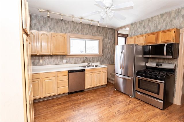 1206 Sycamore St, Connellsville, PA 15425