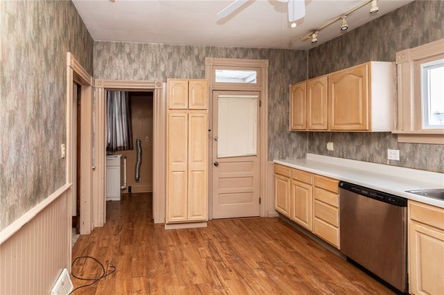 1206 Sycamore St, Connellsville, PA 15425