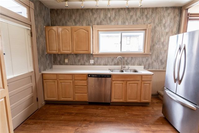 1206 Sycamore St, Connellsville, PA 15425