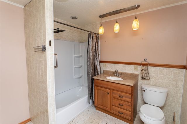 1206 Sycamore St, Connellsville, PA 15425