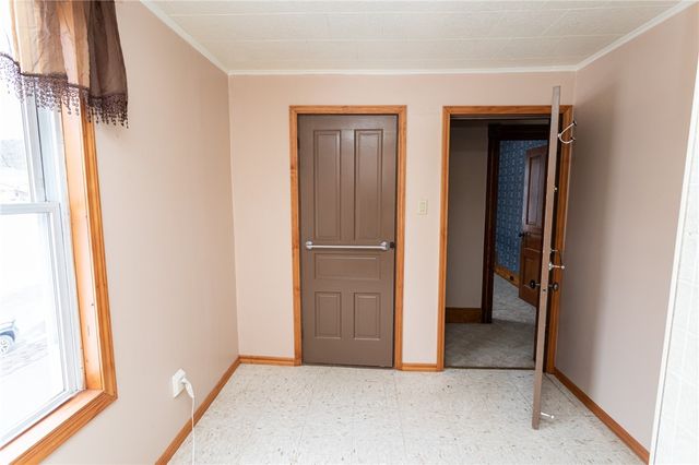 1206 Sycamore St, Connellsville, PA 15425