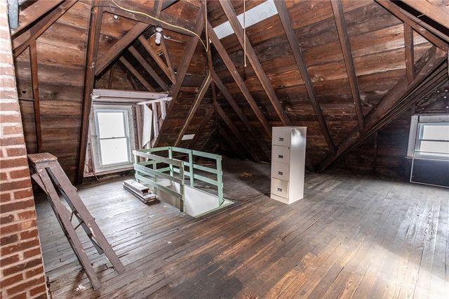 1206 Sycamore St, Connellsville, PA 15425