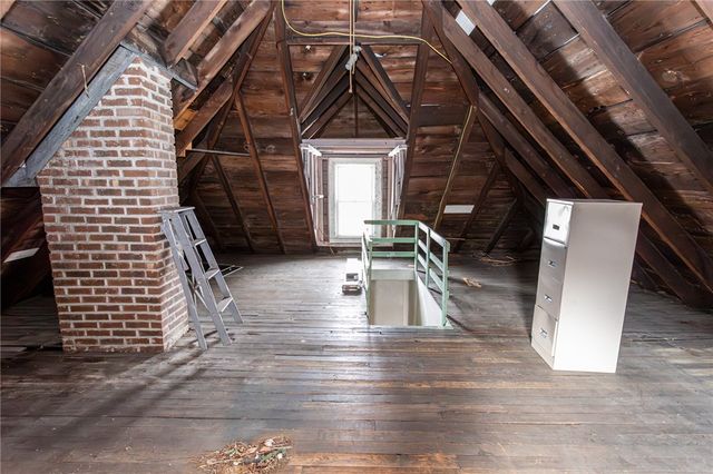 1206 Sycamore St, Connellsville, PA 15425