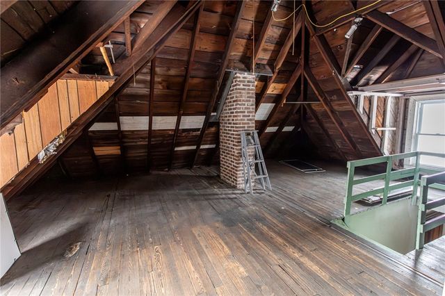 1206 Sycamore St, Connellsville, PA 15425