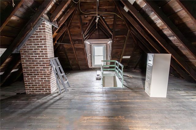 1206 Sycamore St, Connellsville, PA 15425