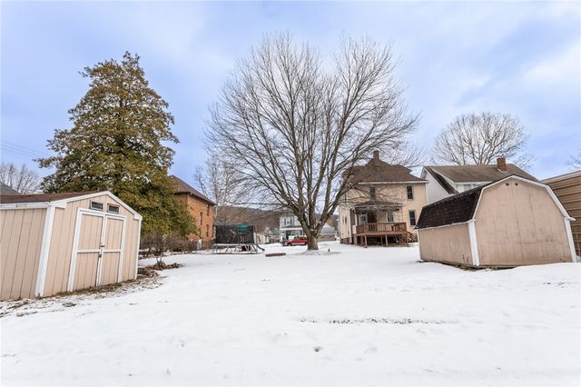 1206 Sycamore St, Connellsville, PA 15425