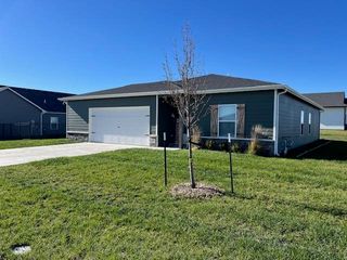 5297 N Cambridge St, Bel Aire, KS 67226