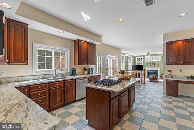 43321 HUDDLESTON LN, Chantilly, VA 20152