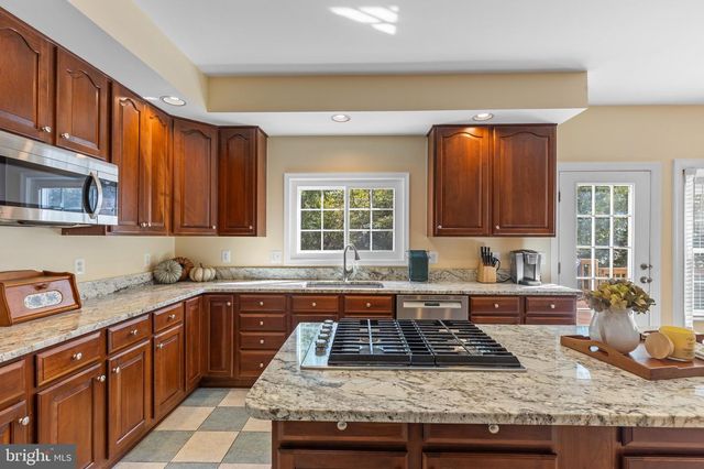 43321 HUDDLESTON LN, Chantilly, VA 20152
