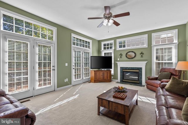 43321 HUDDLESTON LN, Chantilly, VA 20152
