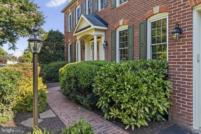 43321 HUDDLESTON LN, Chantilly, VA 20152