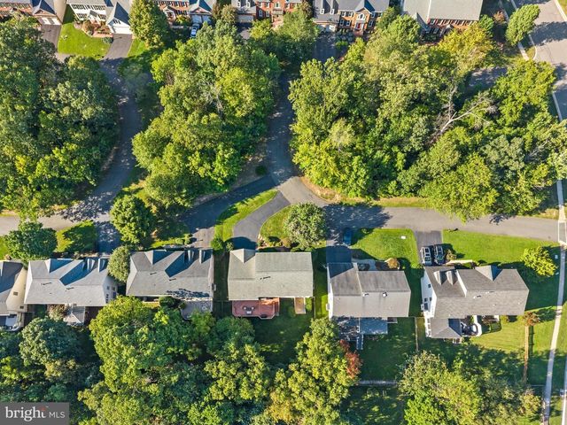 43321 HUDDLESTON LN, Chantilly, VA 20152