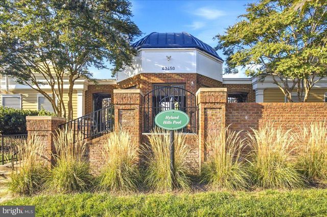 43321 HUDDLESTON LN, Chantilly, VA 20152