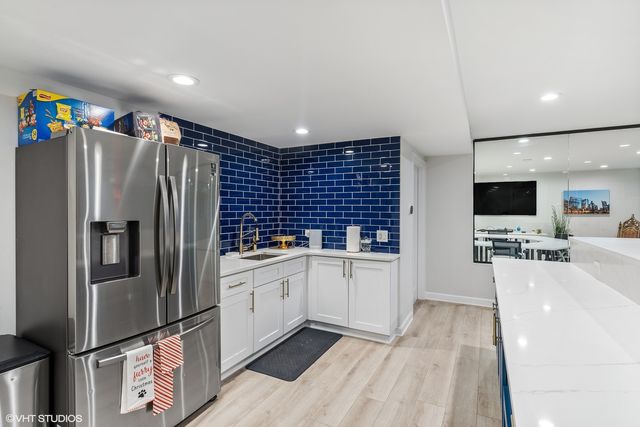 705 N Milwaukee Avenue, Chicago, IL 60642