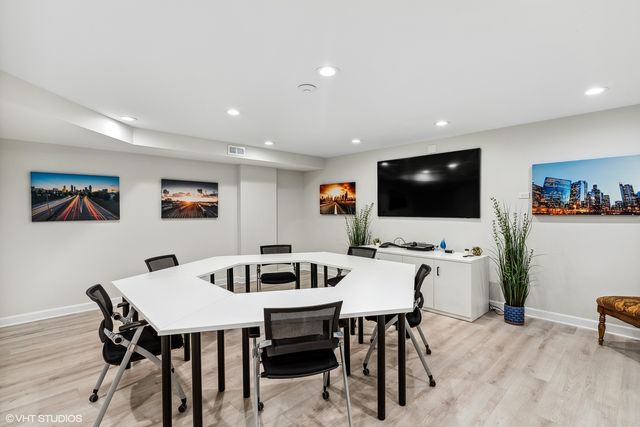 705 N Milwaukee Avenue, Chicago, IL 60642